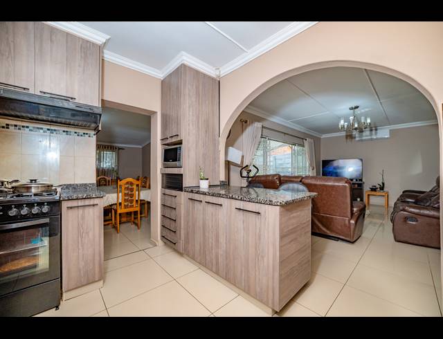 3 BEDROOM FREEHOLD FOR SALE IN HILLARY